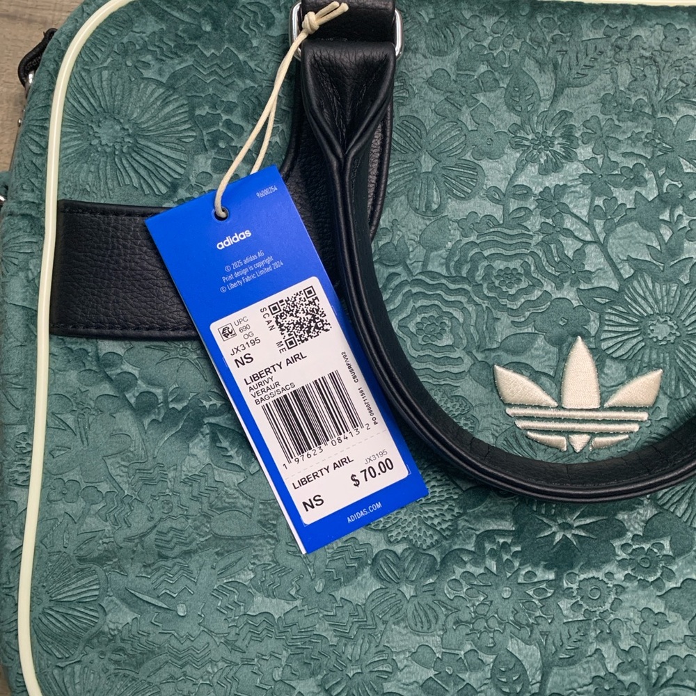 *New* Adidas Bag - Picture 5 of 5
